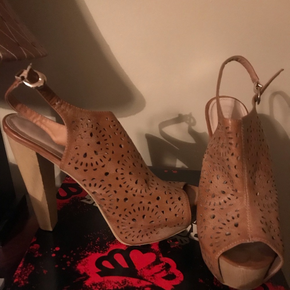 Ladies wooden high heel sandal.